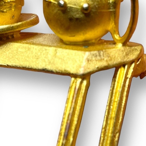 Vintage Leslie Block Gold Tone Brooch Pin Tea Set Table Whimsical Kitschy Signed - Picture 7 of 10